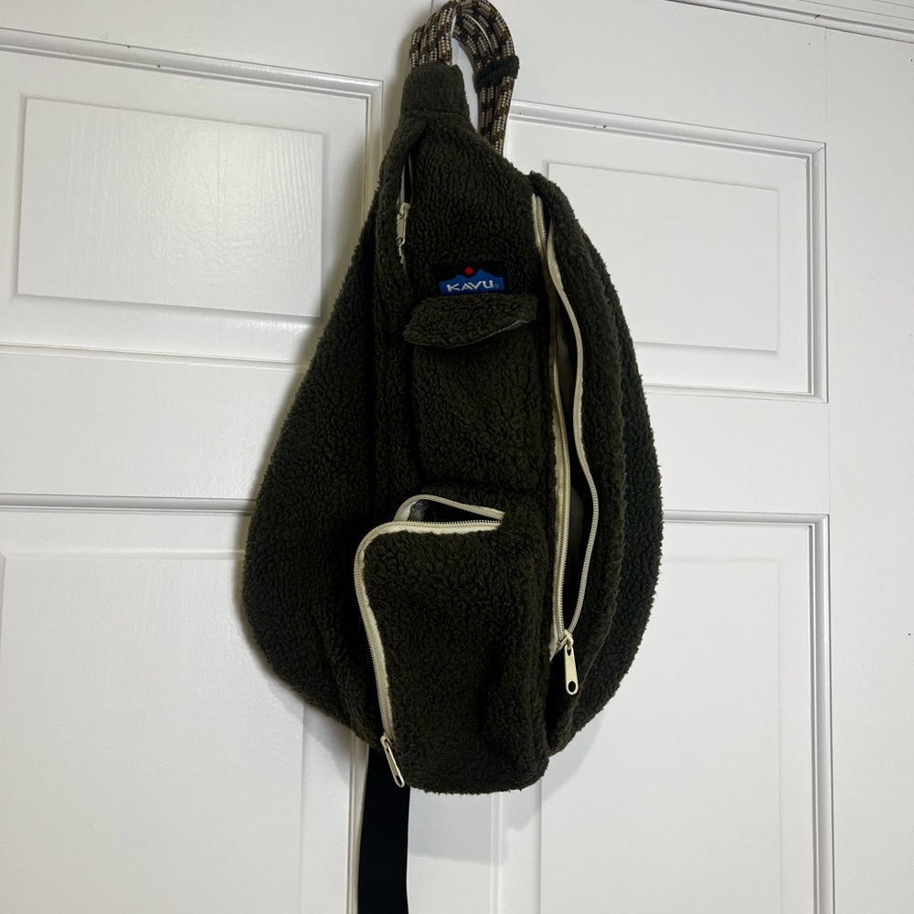 Kavu Fuzzy Rope Sling Crossbody Military‎ Green Zipper Outdoor Hiking Travel